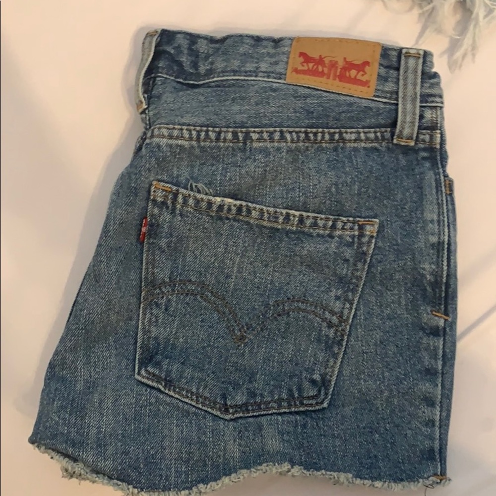 Medium wash high rise Levi short